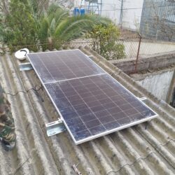 نصب پانل خورشیدی روی سقف شیب دار